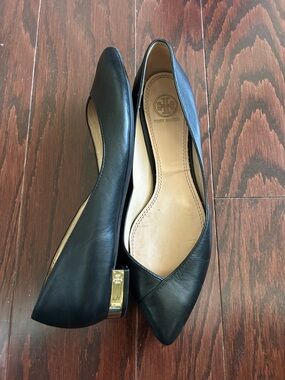 Tory Burch soft genuine leather black pointy toe Nicki gold logo heel flats 8.5